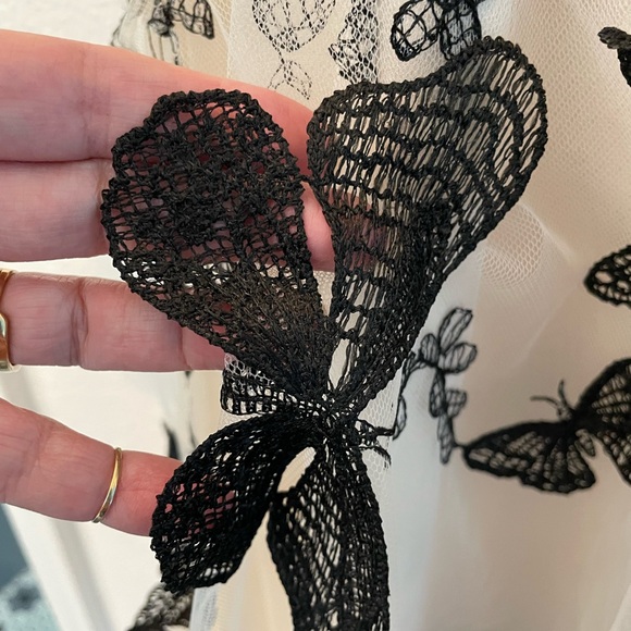 Chic Black Floral Embroidered Cream Skirt - Picture 3 of 9